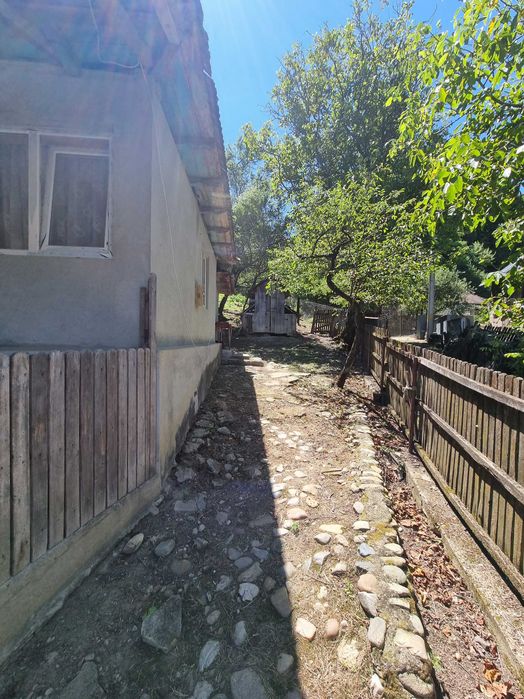 Vând casă + teren la pret de garsonieră