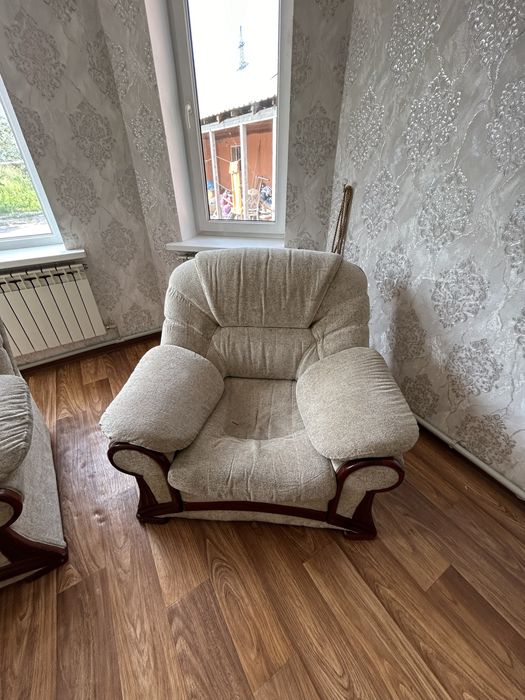 Продается диван, кресло
