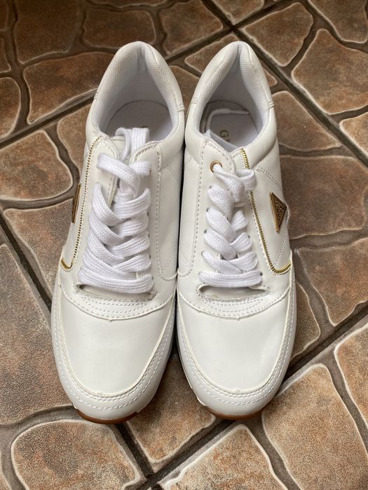Adidași Guess pentru femei nr 39-1/2. Adidașii sunt noi!