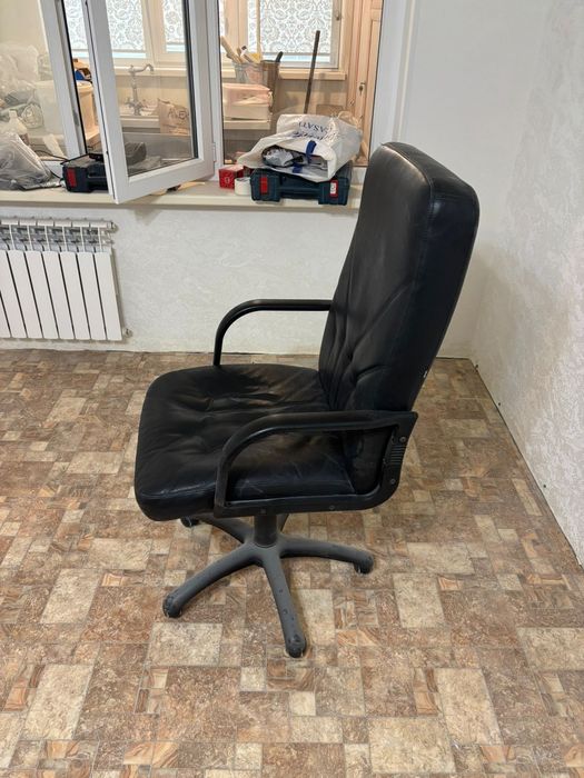 Офисное кресло продам