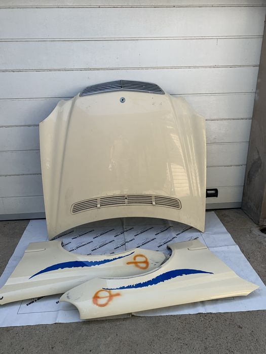 Капот на Мерседес 211 Mersedes