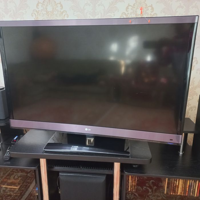Телевизор   LG продам на запчасти.