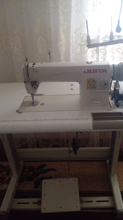 Оверлок и швейная машинка