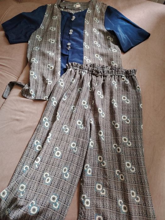 Продам женски летний костюм