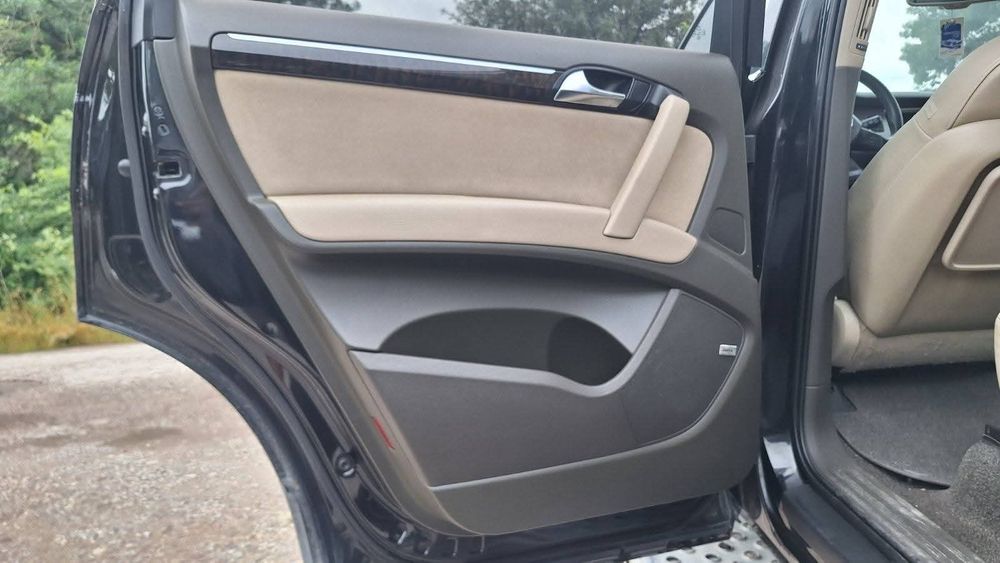 Audi Q7 4 2 TDI V8  ,326 к.с ,20 броя на части.