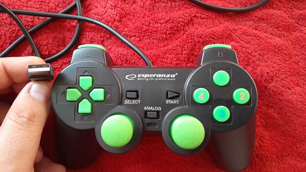 vand controller pc esperanza model ps2 cu cablu pe intrare usb