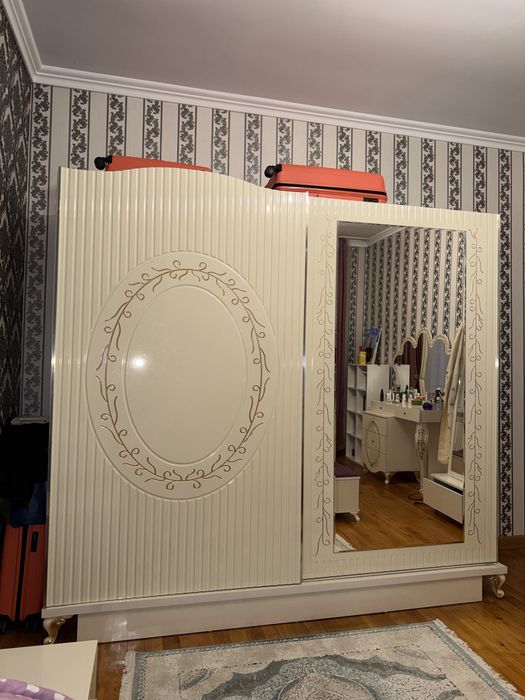 Продается спальная гарнитура