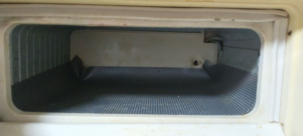 Холодильник работает