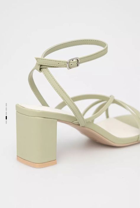 светлозелени сандали