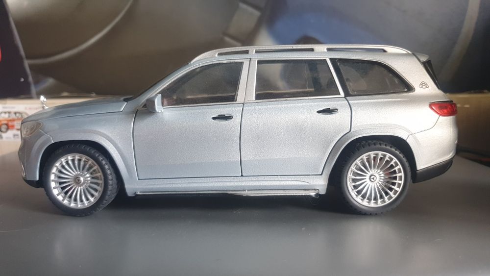 Maybach GLS600 1:24 масштаб