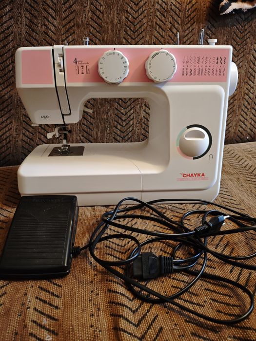 Швейна машинка Чайка 325А