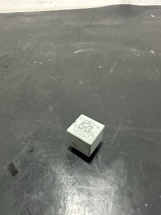 Releu Nr 53 Volkswagen Vw T4 Passat B5.5 Golf 4 |141951253B