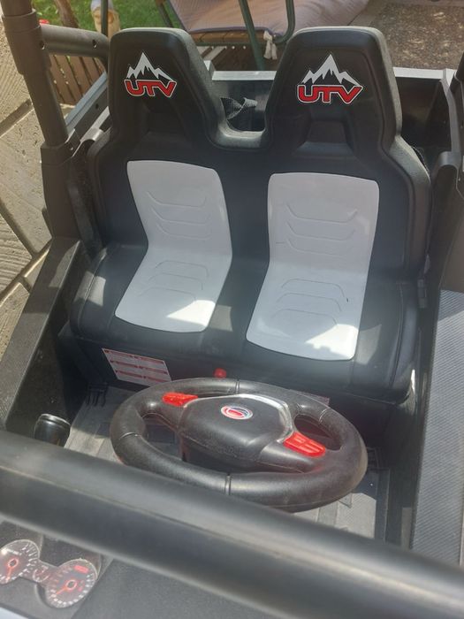 Акумулаторна двуместна кола