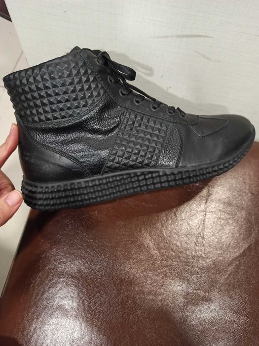 Продавам зимни мъжки боти