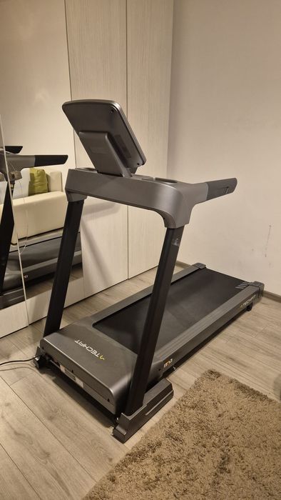 Vând bandă de alergare electrică TECHFIT Andromeda 3S