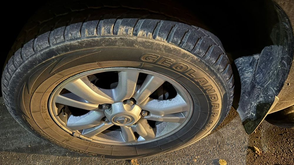 Диск с резинами на Lexus