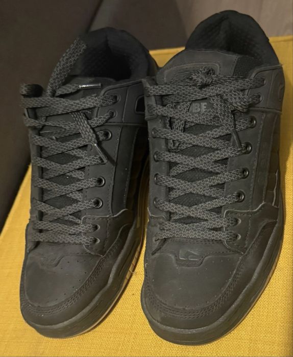 Pantofi Sport Globe Tilt – Black/Gum – Stare Excelentă