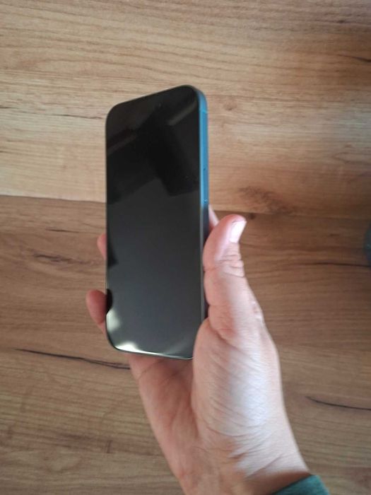 Продавам iPhone 16, 128 GB