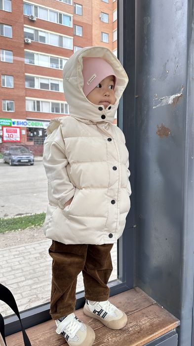 Детская безрукавка с капюшоном