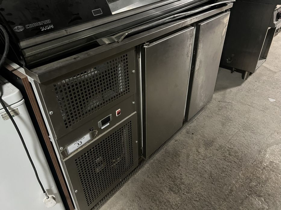 Нова хладилна маса 2 врати