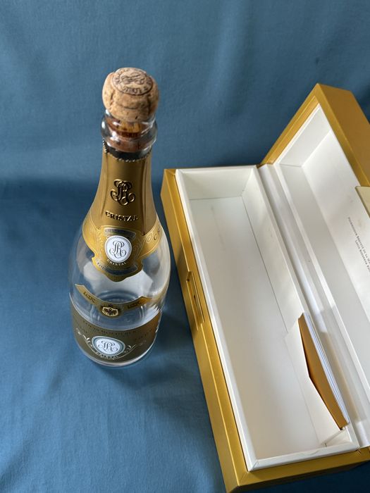 ОРИГИНАЛНА Бутилка от шапнаско с кутия Louis Roederer Cristal 2009