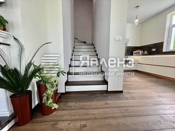 Панорама море! Еднофамилна триетажна къща сред тишина и спокойствие