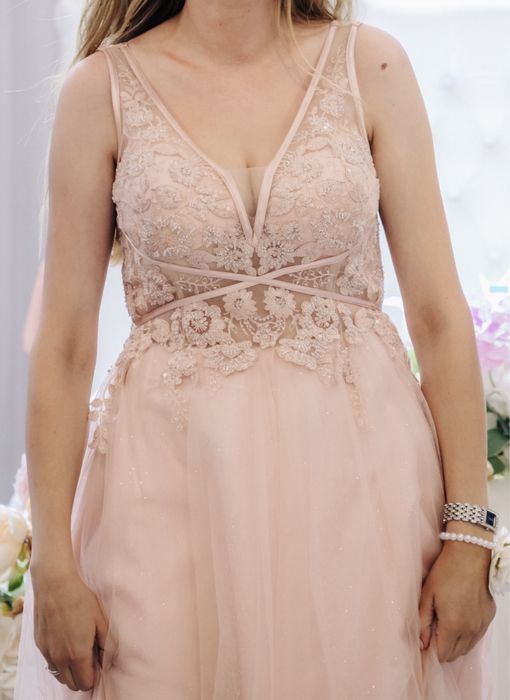 Бална Рокля М/Л, носена е един единствен път