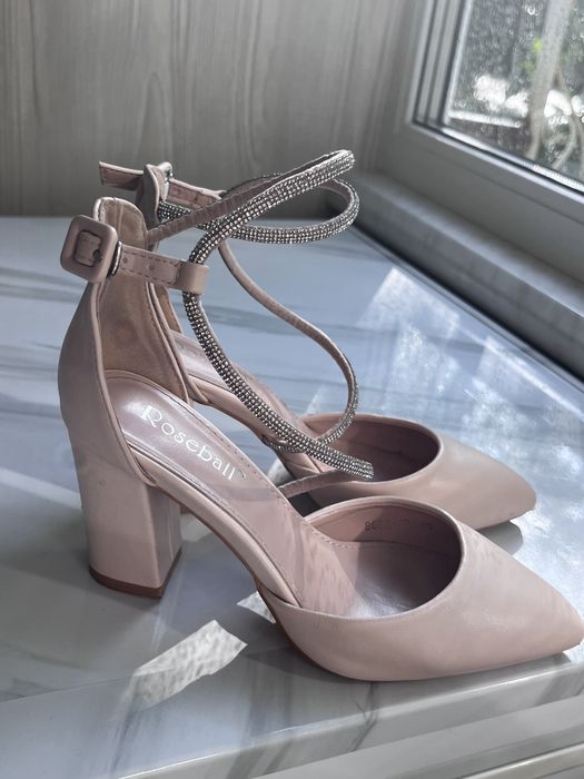 Туфельки бежевые