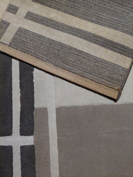 Продавам килими- тип шаги и друг тип цвят сив