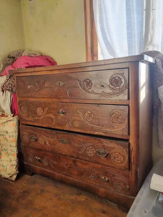 Дървен стринен скрин