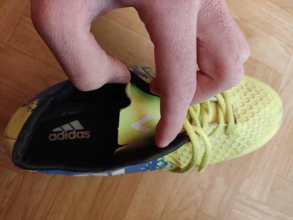 Продаю оригиналые бутсы