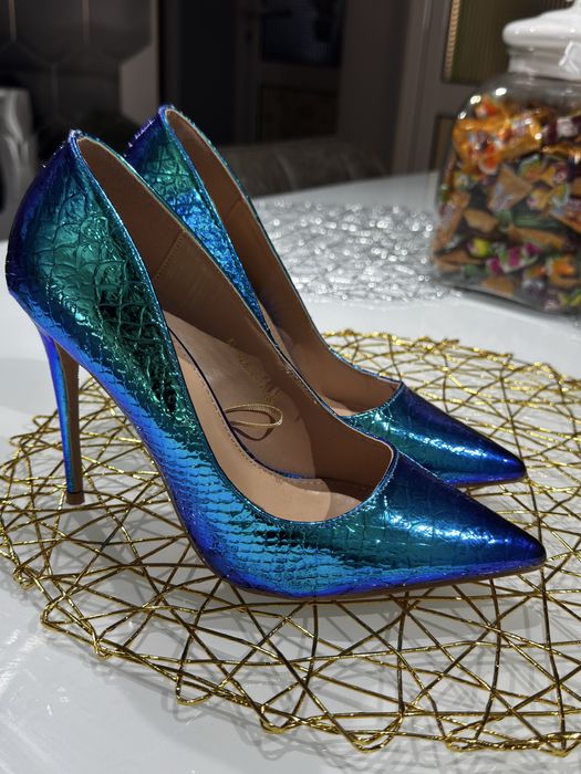 Pantofi cu pietre si pantofi turcoaz