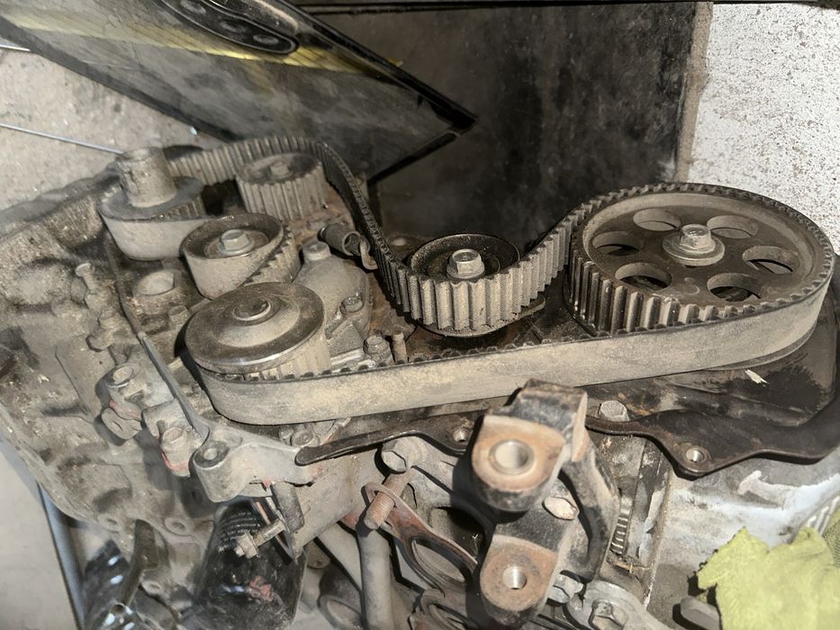 Продам матор карина е 2л