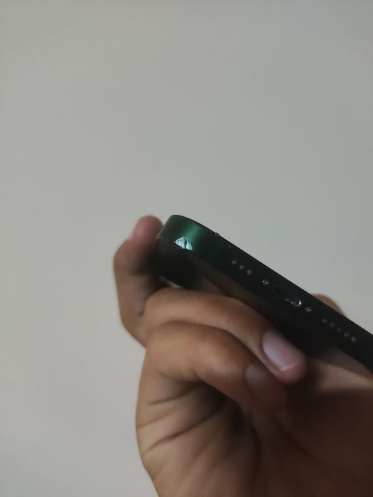 iPhone 13 green.