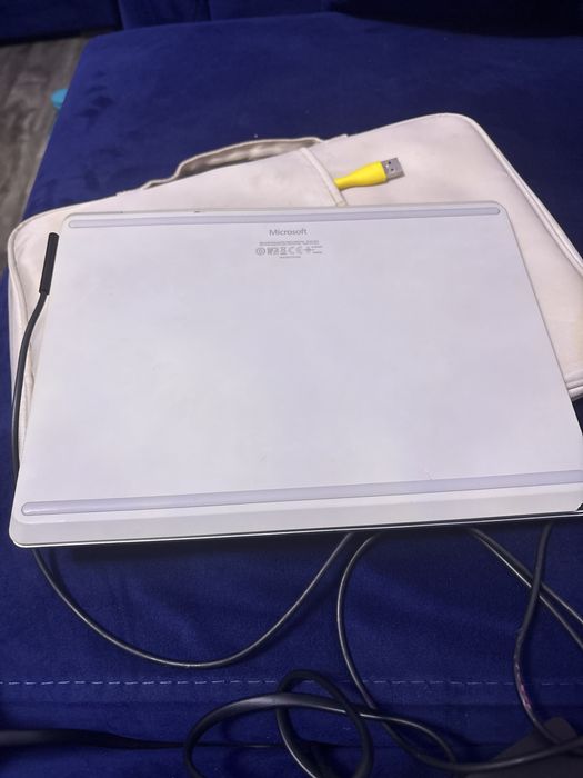 Microsoft Surface Laptop Go