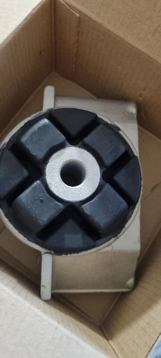 Продам падушка акпп ауди 80