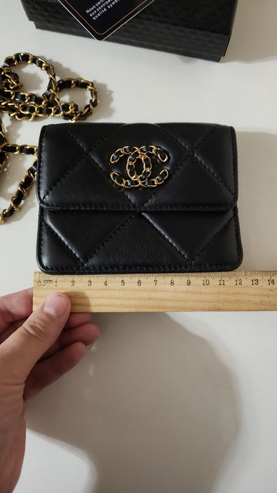 Мини-сумочка Chanel на цепочке через плечо