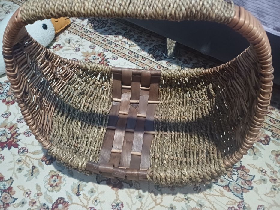 Продам плетенные корзинк