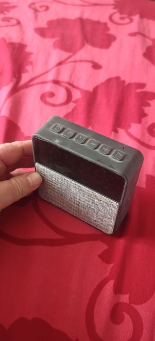 Блутут колонка с радио и будилник