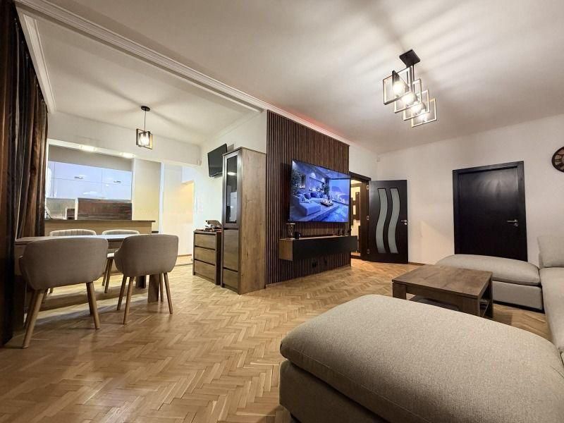 Дава се под наем Тристаен апартамент в София, Медицинска академия - 94 кв.м за 977.16 € - Снимка #2