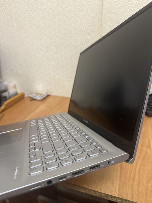 ASUS VivoBook 15