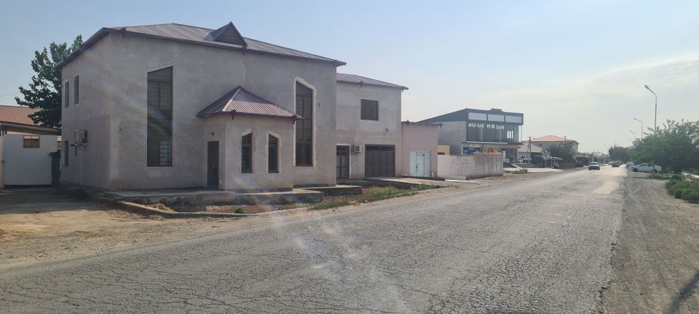 Урган ш. (Спутник) Навруз махалласида, йул буйида жойлашган турар жой