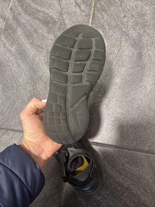 Олекотени маратонки Nike