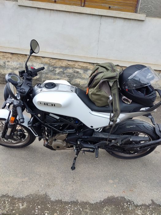 Motocicleta Husqvarna vitpilen 401 pearl white