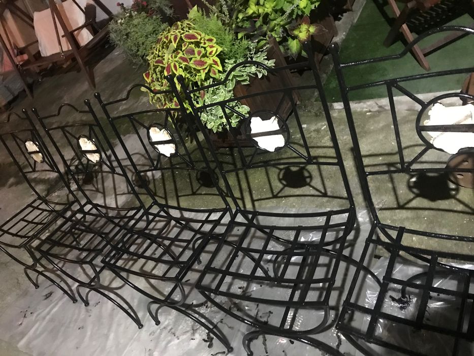 Scaune de grădina din fier forjat .