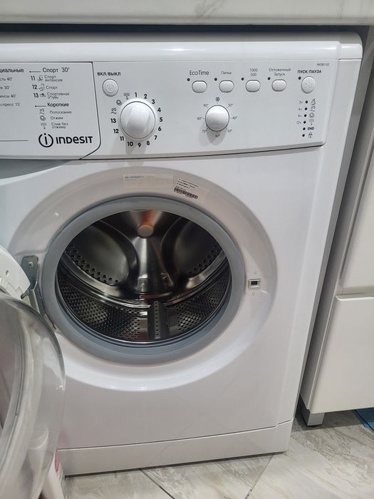 Продам машинку автомат Индезит