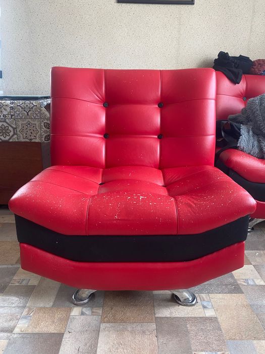 Два кресла б/у в хорошем состоянии