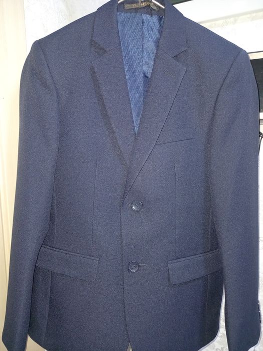 Продам школьный костюм