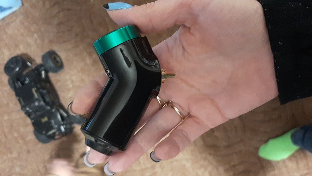 Машинка за татуйровки и батерия