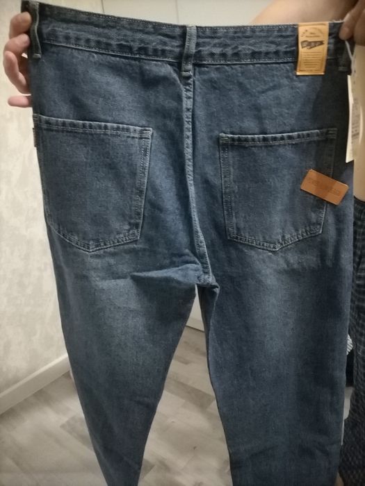 Продам джинсы мужские
